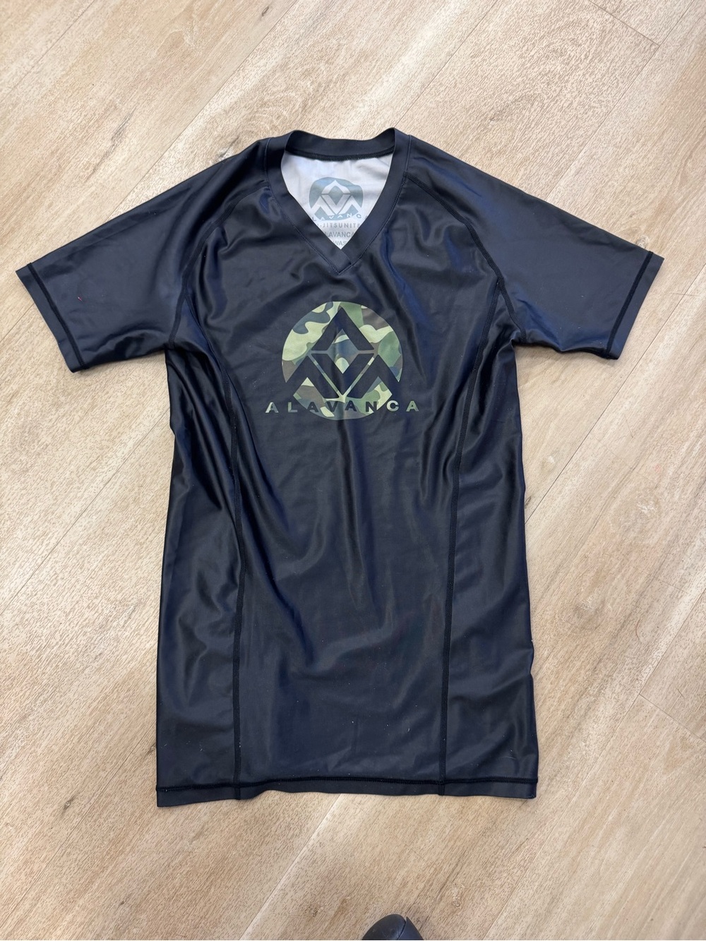 Gracie Alavanca women’s rash guard jiujitsu size medium